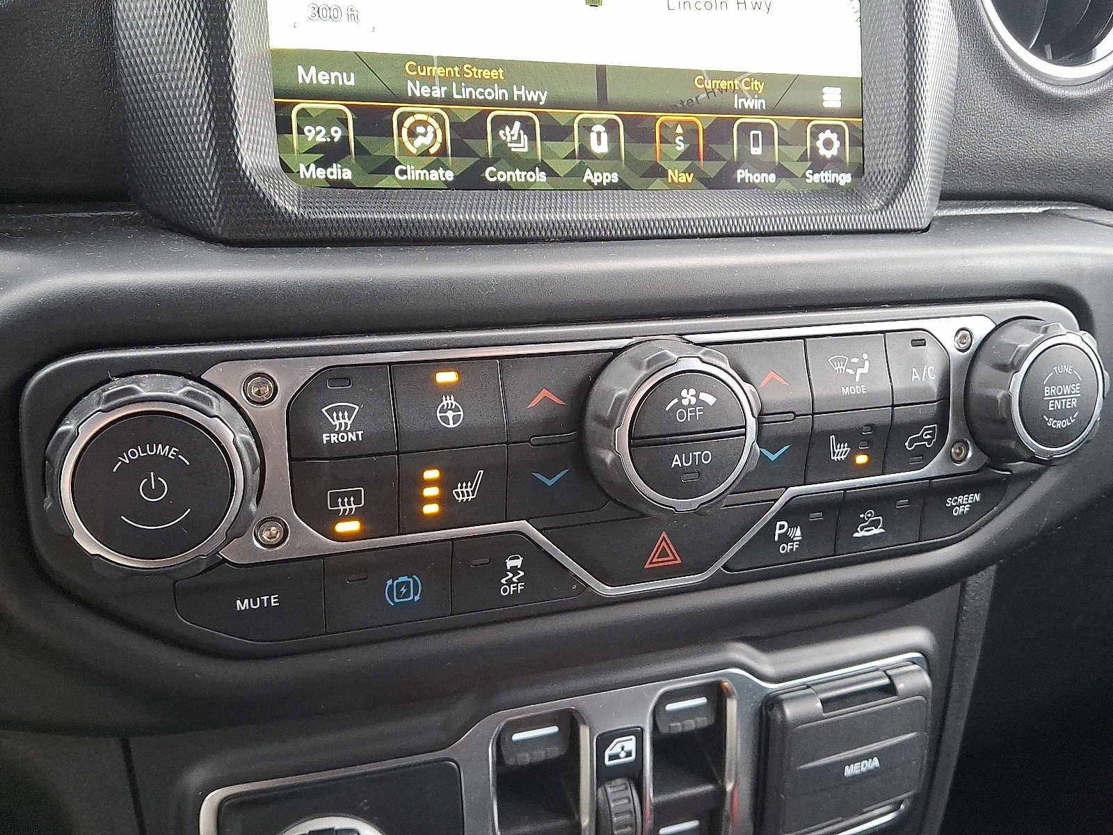 Used 2021 Jeep Wrangler Unlimited Sahara w/ Cold Weather Group image 15