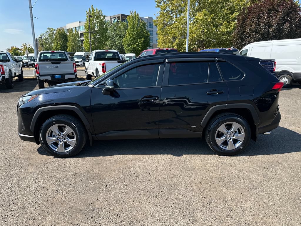 Used 2023 Toyota RAV4 XLE AWD/4WD image 3