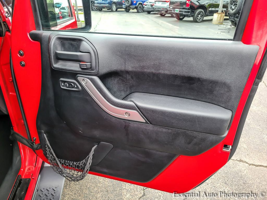 Used 2012 Jeep Wrangler Sahara w/ Connectivity Group AWD/4WD image 17