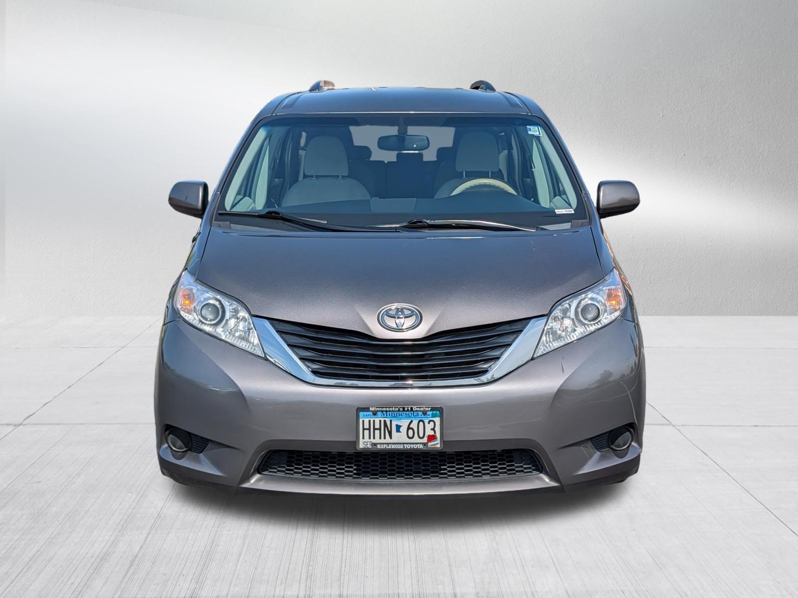 Used 2014 Toyota Sienna LE FWD image 2