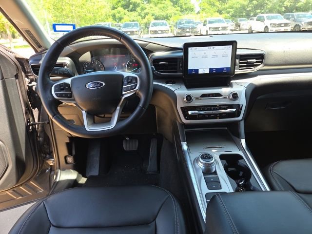 Used 2024 Ford Explorer XLT w/ Equipment Group 202A RWD image 7