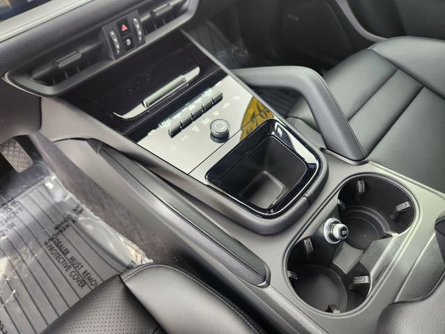Used 2024 Porsche Cayenne image 27