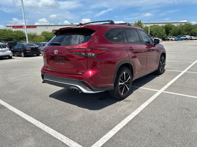 Used 2022 Toyota Highlander XSE FWD image 5