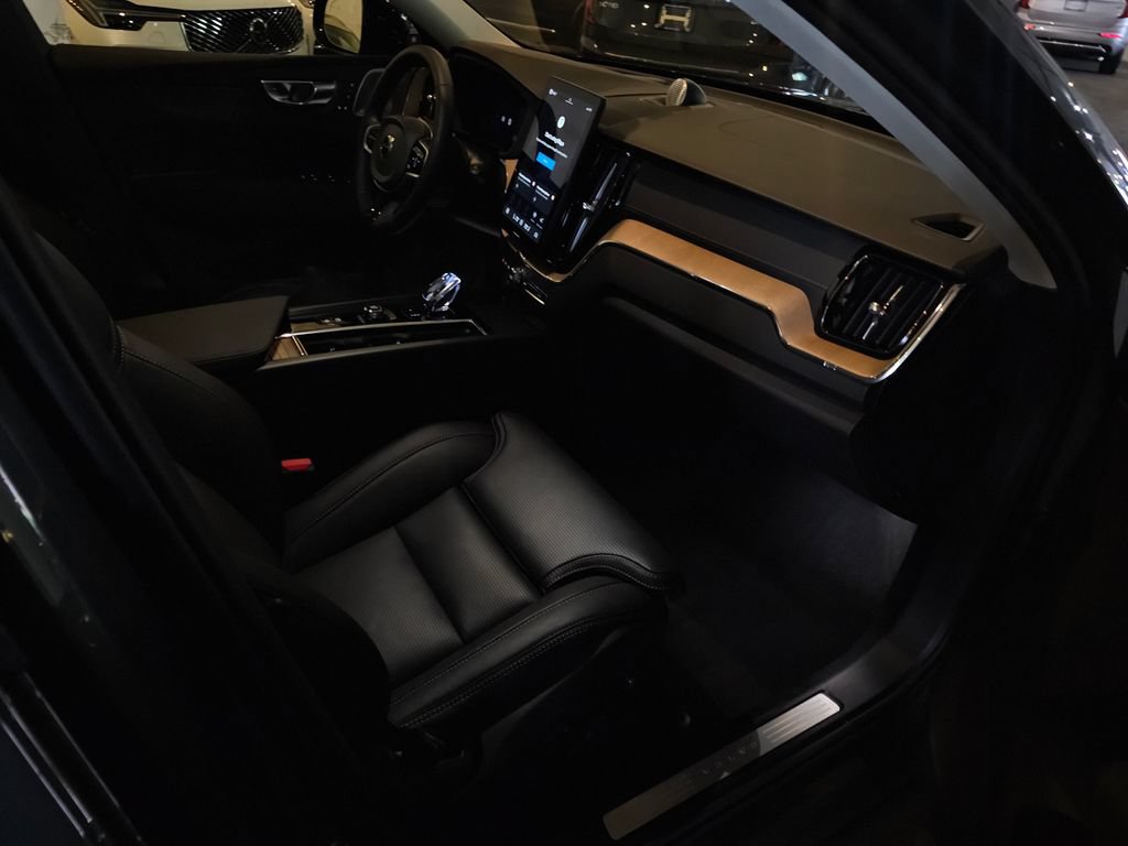 Certified 2026 Volvo XC60 T8 Ultra AWD/4WD image 12