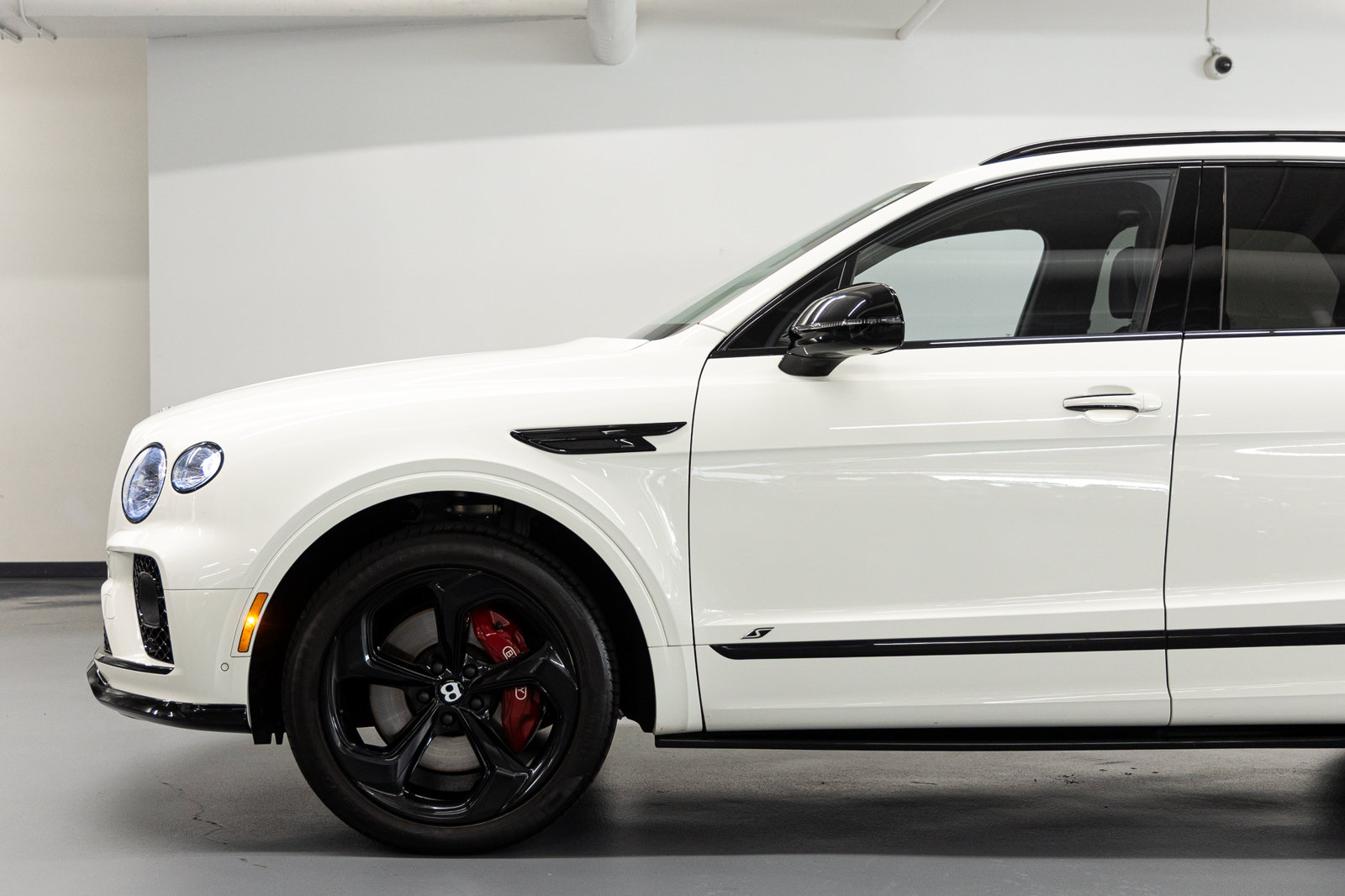 Used 2023 Bentley Bentayga AWD/4WD image 15