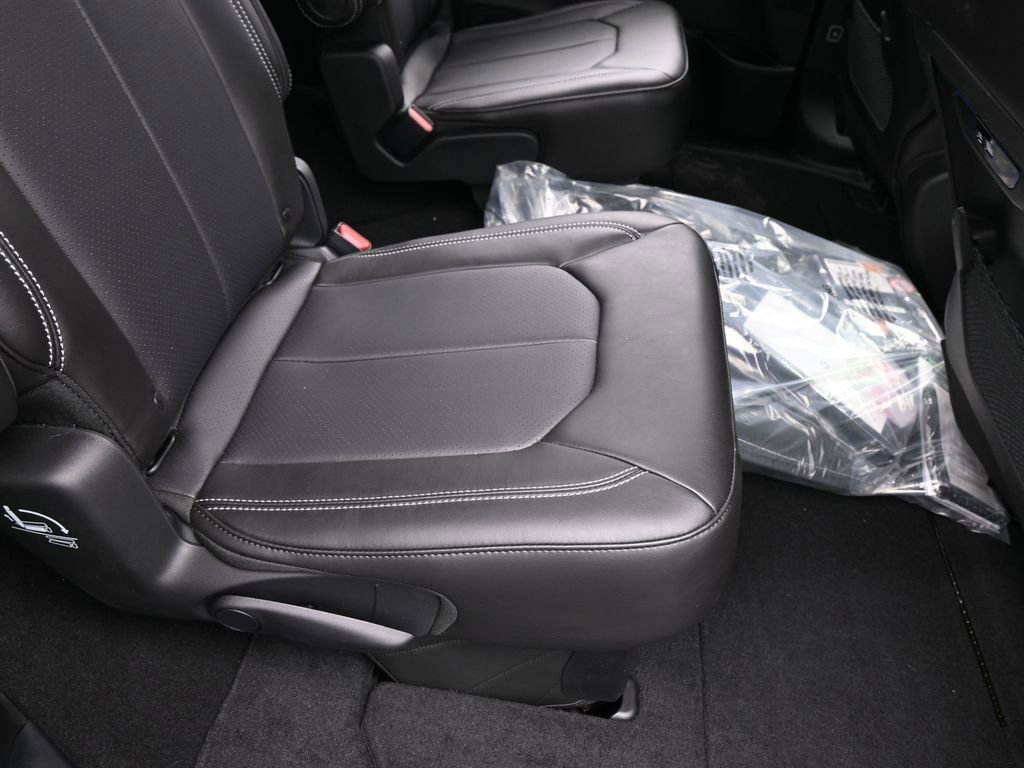 New 2026 Chrysler Pacifica Select image 36