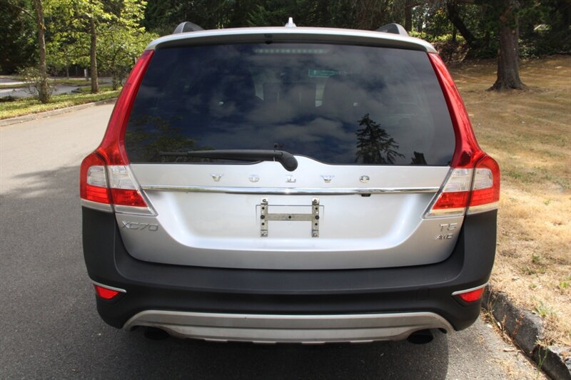 Used 2016 Volvo XC70 T5 Premier w/ Proximity Package AWD/4WD image 12