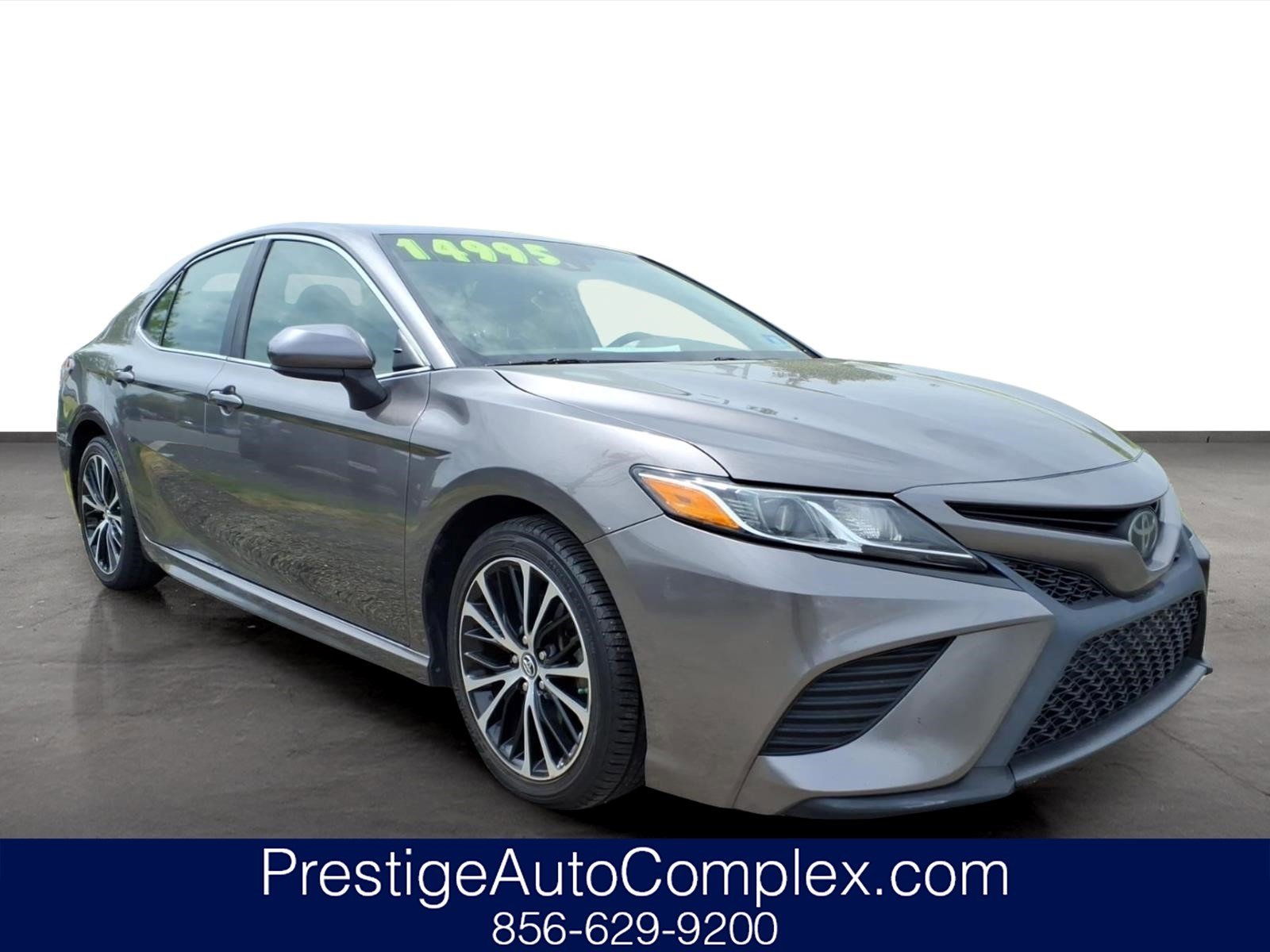 Used 2018 Toyota Camry SE FWD image 1