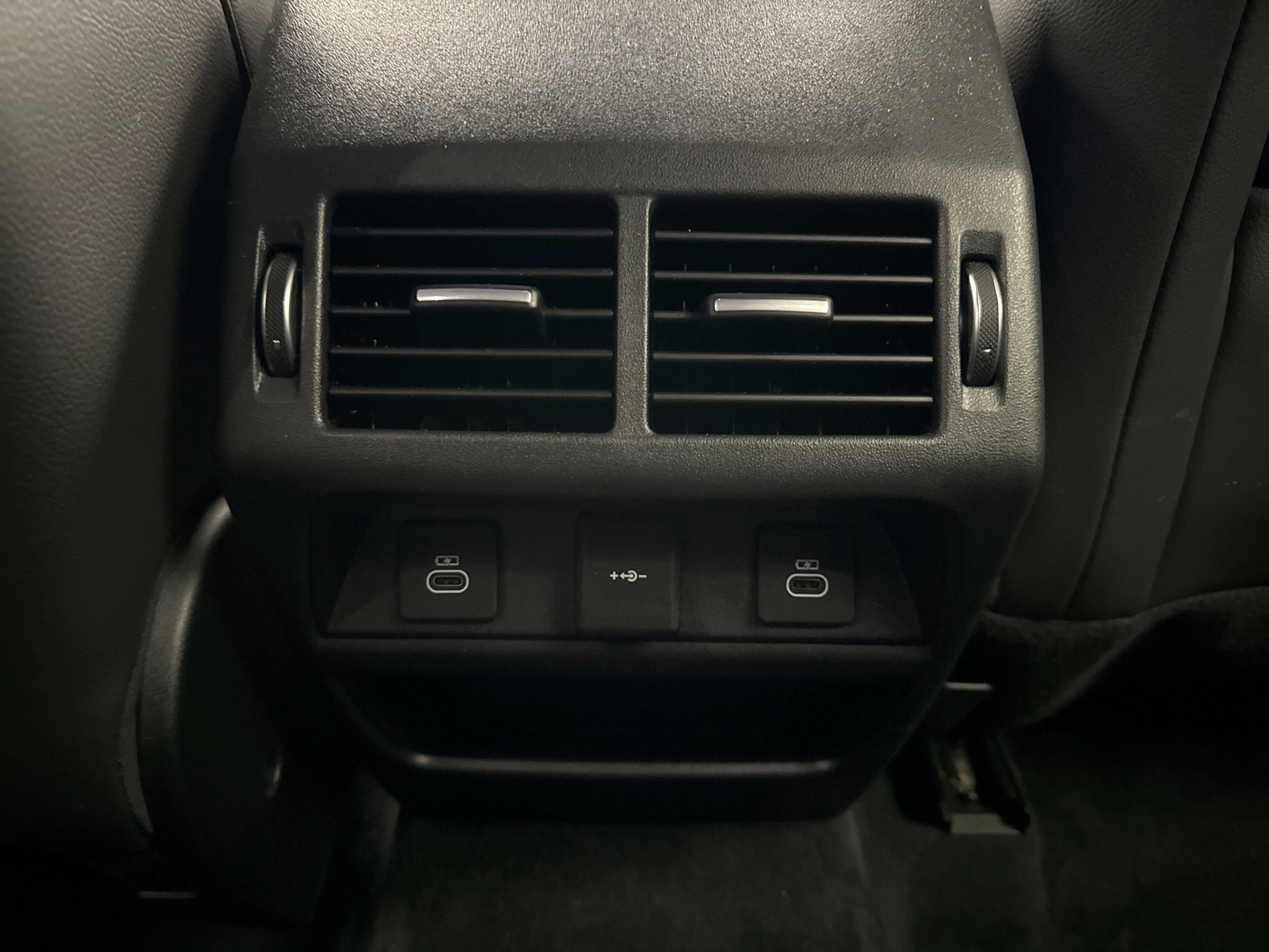 Used 2023 Land Rover Discovery Sport SE R-Dynamic image 22