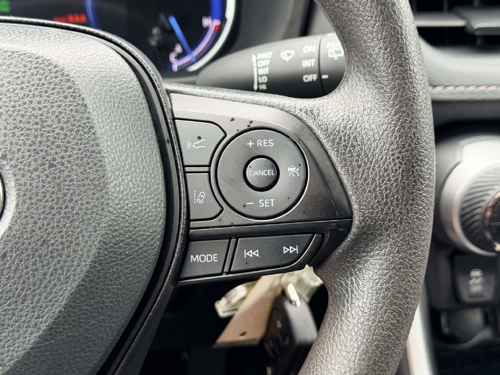 Certified 2025 Toyota RAV4 LE AWD/4WD image 7