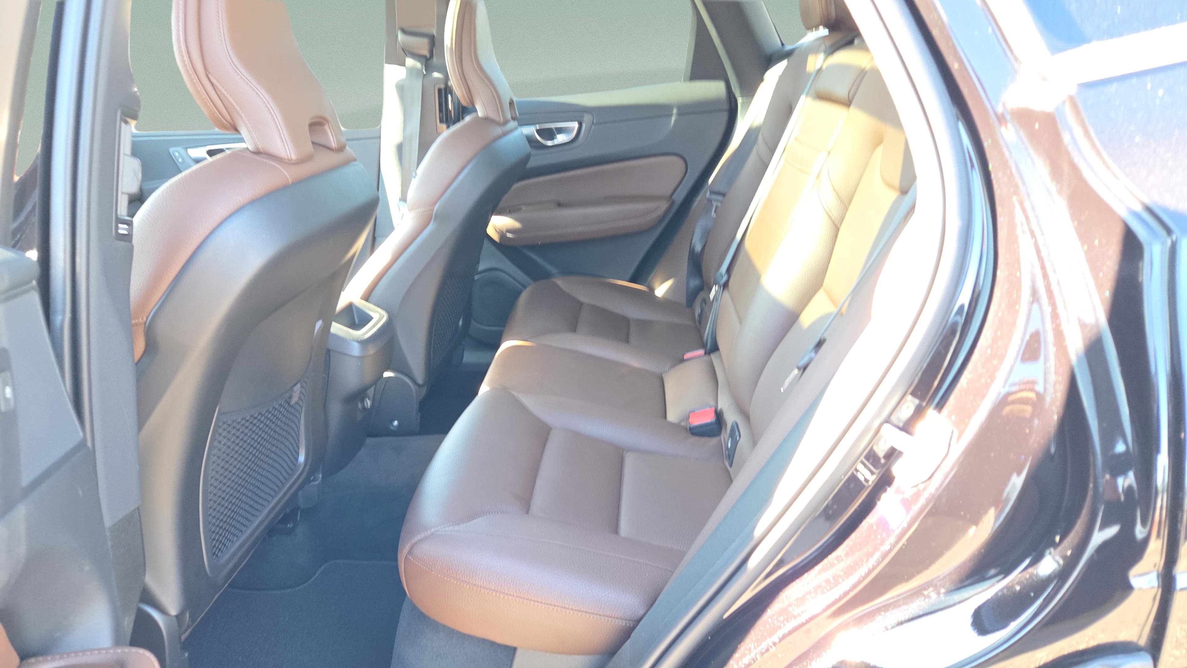 Used 2020 Volvo XC60 T5 Momentum image 30