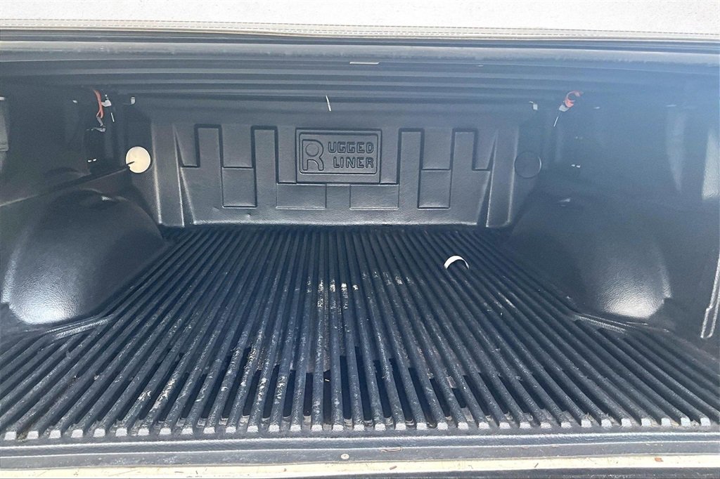 Used 2016 Ford F150 Platinum w/ Equipment Group 701A Luxury image 8