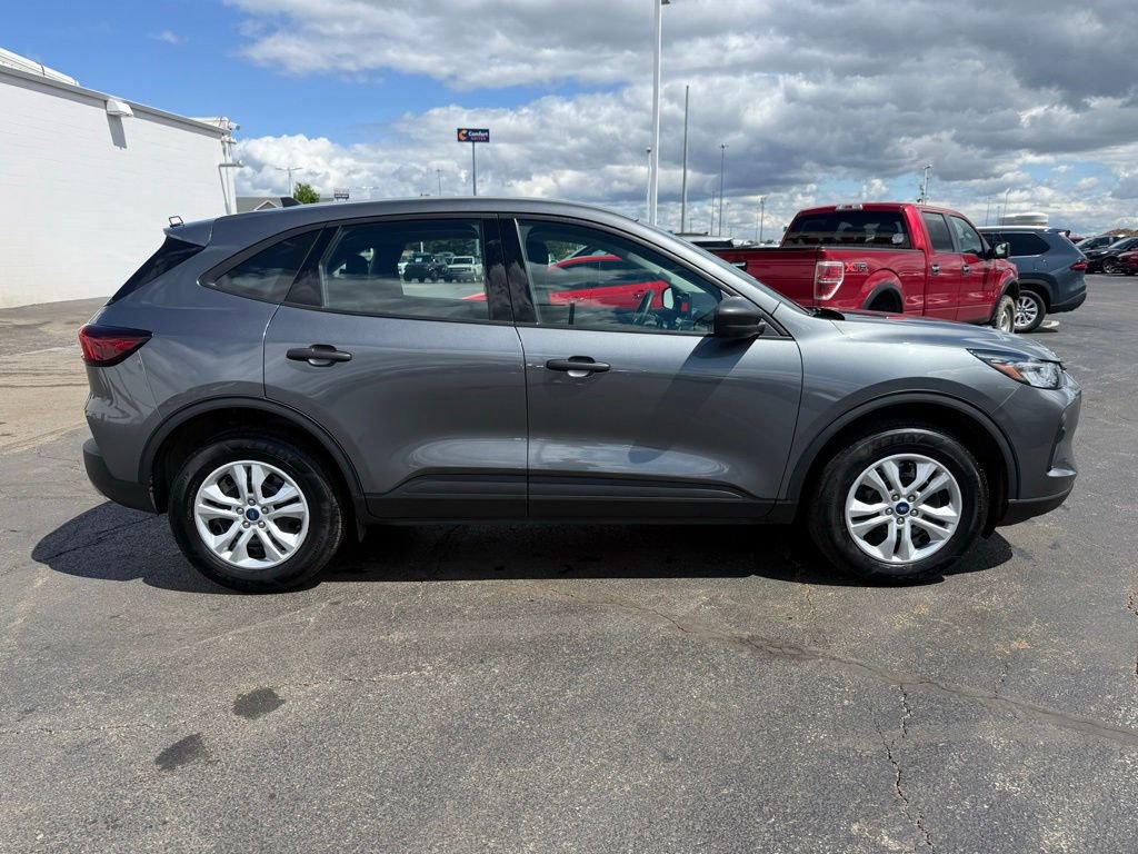Used 2023 Ford Escape AWD image 2