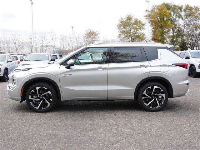 Used 2025 Mitsubishi Outlander SEL image 4