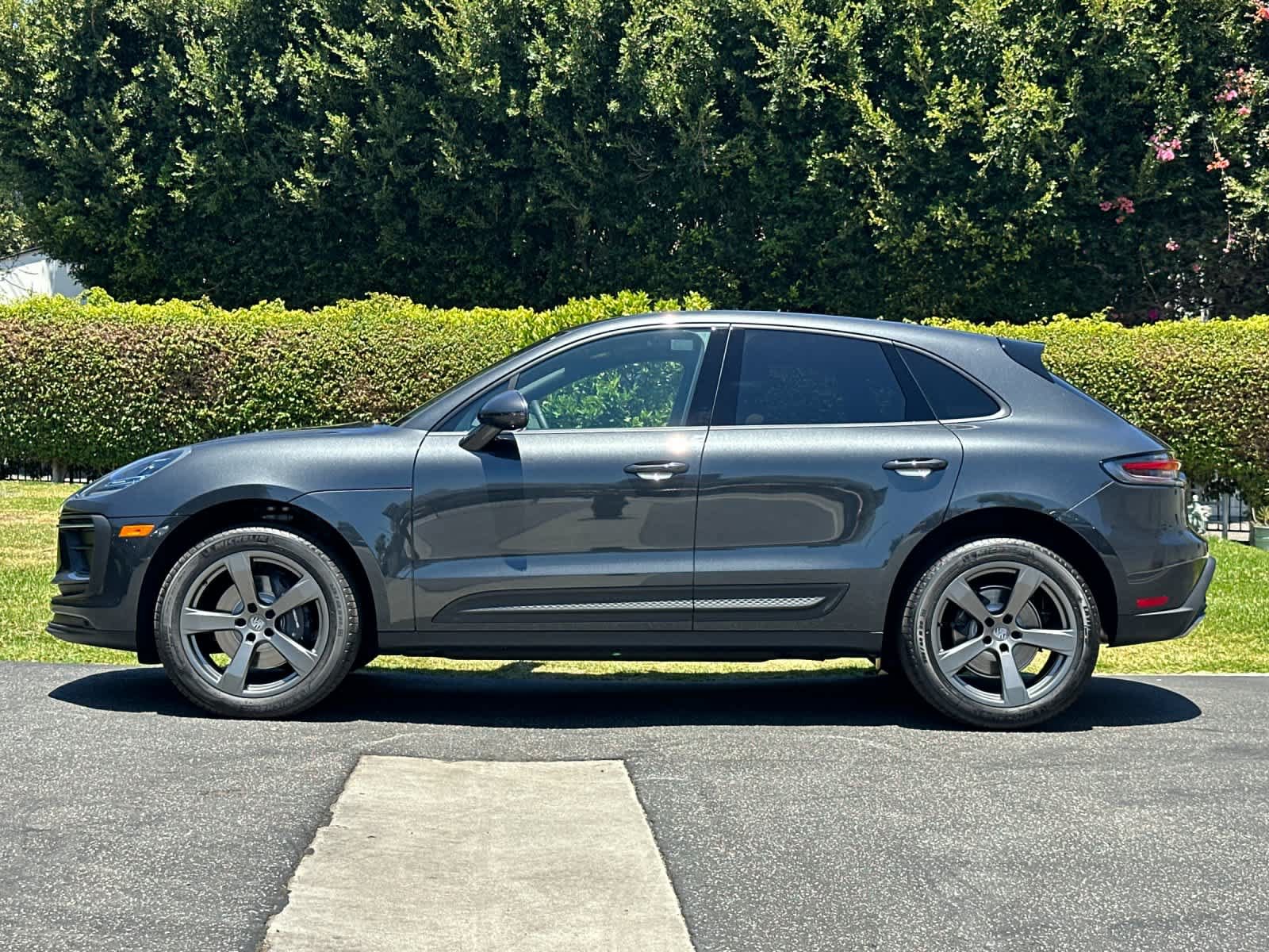 New 2026 Porsche Macan AWD/4WD image 2