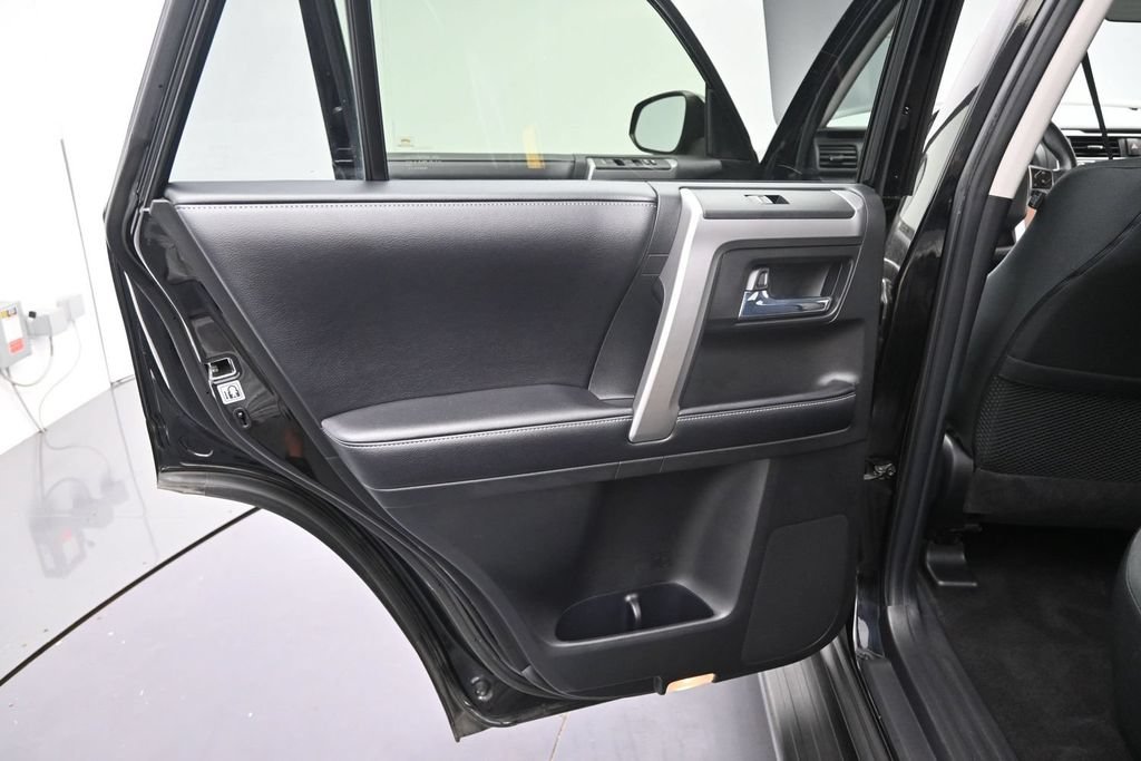 Used 2016 Toyota 4Runner SR5 AWD/4WD image 16