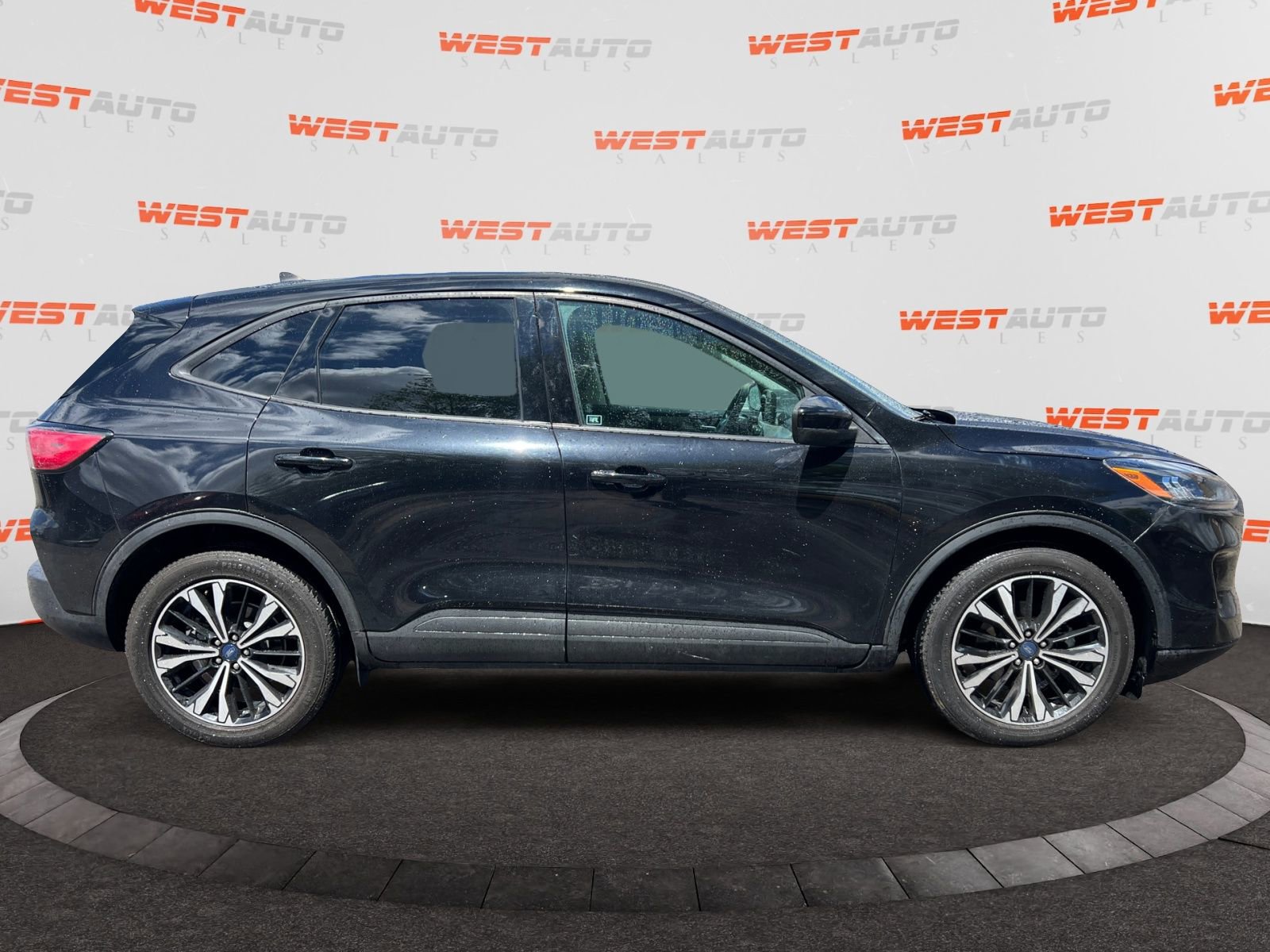 Used 2021 Ford Escape SE w/ SE Sport Appearance Package FWD image 6