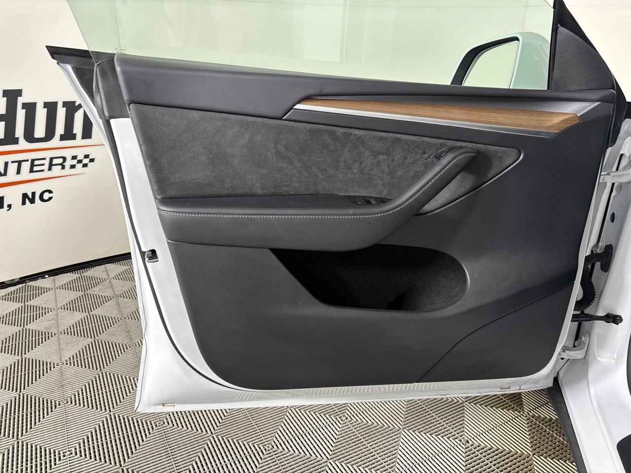 Used 2024 Tesla Model Y 2WD image 7