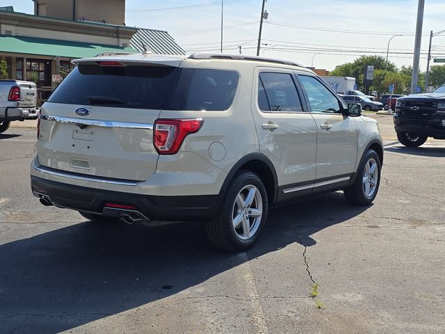 Used 2018 Ford Explorer XLT w/ Equipment Group 202A FWD image 8