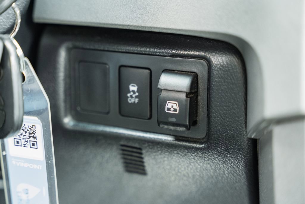 Used 2010 Toyota Tundra 4x4 CrewMax image 37