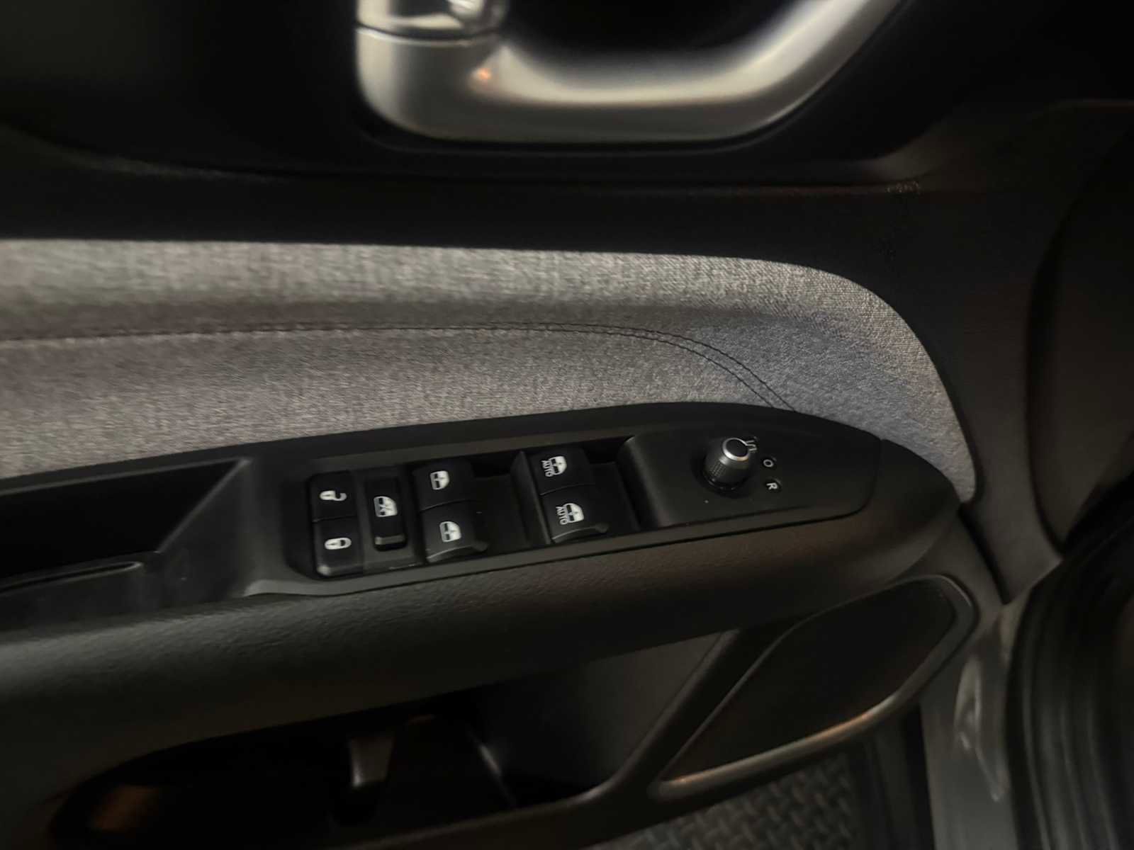 Used 2023 Jeep Compass Latitude image 21