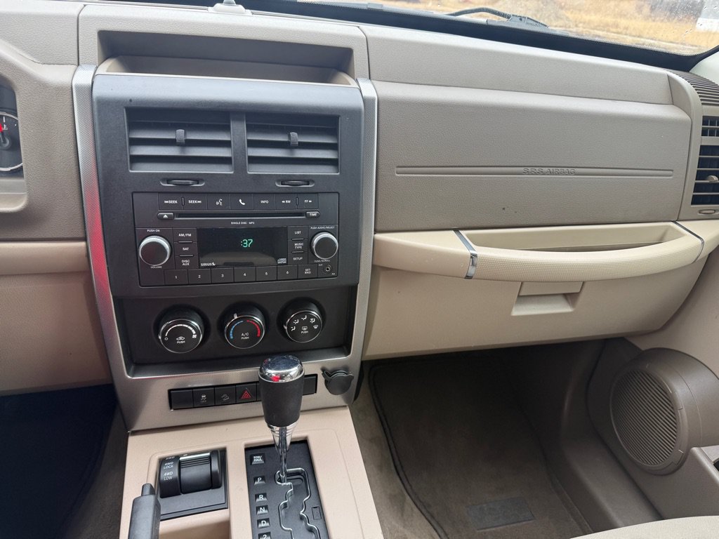 Used 2010 Jeep Liberty Sport w/ Popular Equipment Group AWD/4WD image 13