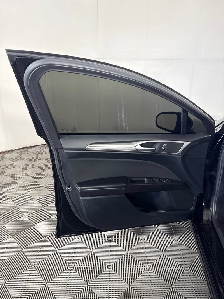 Used 2020 Ford Fusion SE AWD/4WD image 14