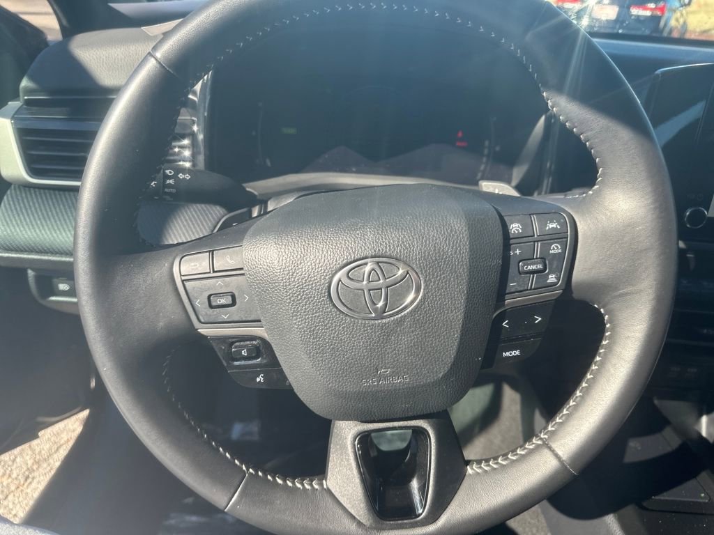 Used 2025 Toyota Camry SE image 7
