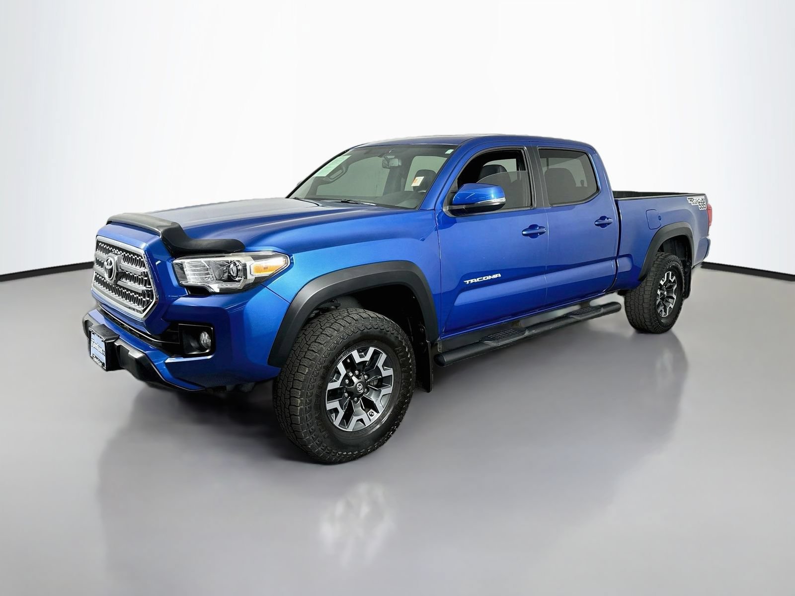 Used 2017 Toyota Tacoma TRD Off-Road w/ Premium & Technology Package AWD/4WD image 4
