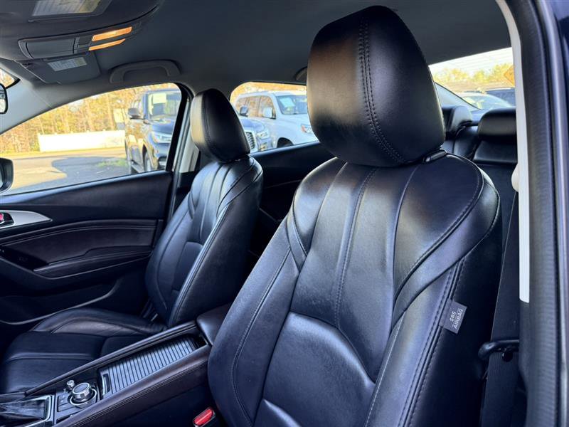 Used 2018 MAZDA MAZDA3 Touring FWD image 22
