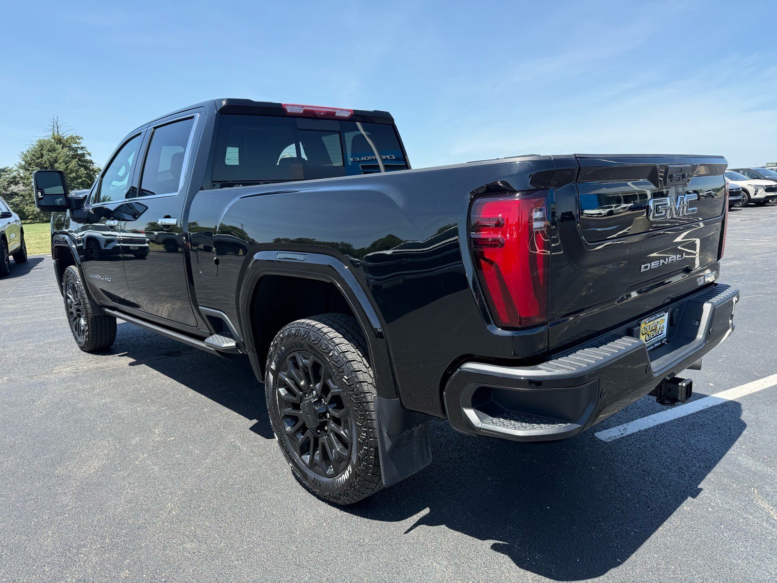 Used 2024 GMC Sierra 2500 Denali Ultimate AWD/4WD image 3