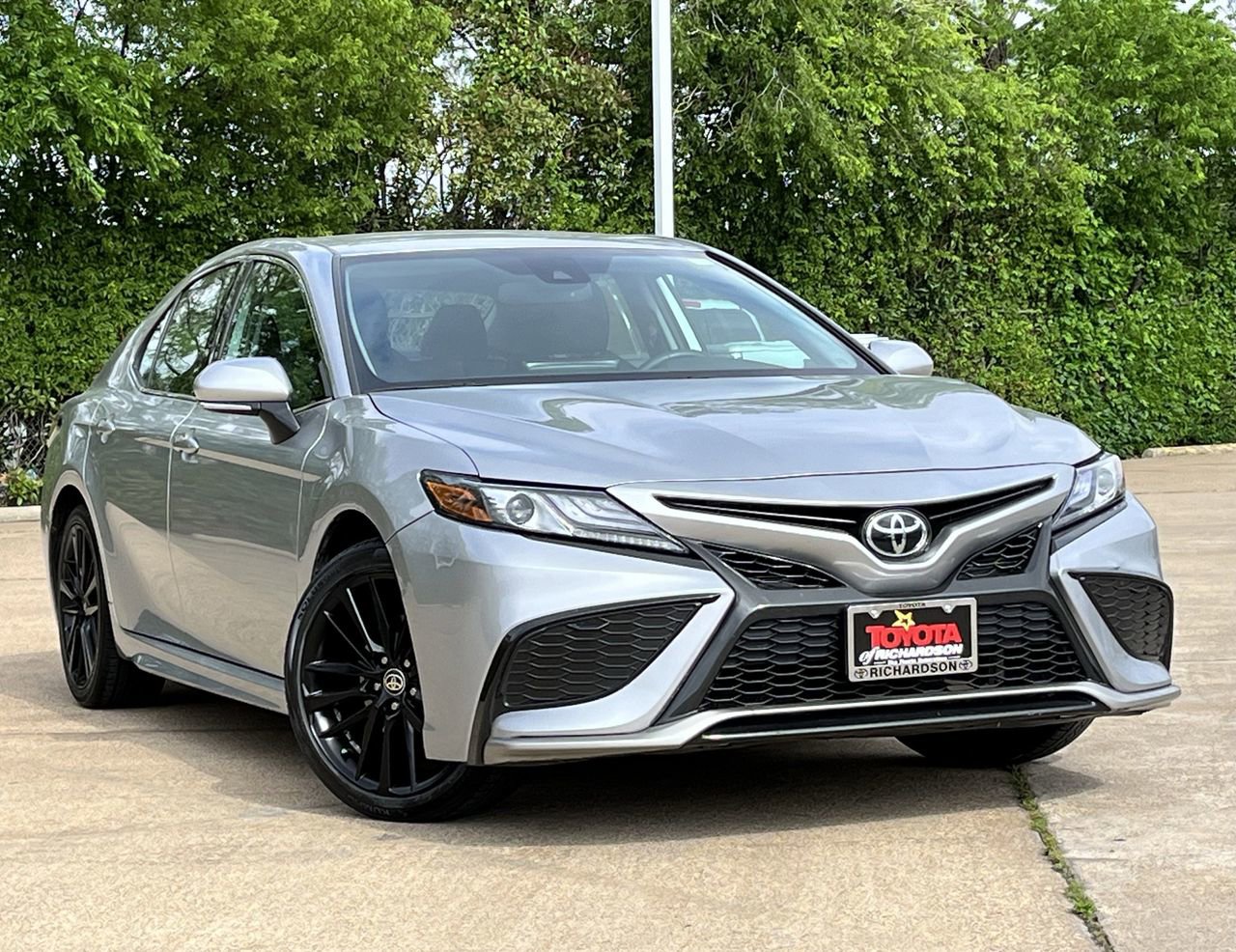 Used 2024 Toyota Camry XSE FWD image 2