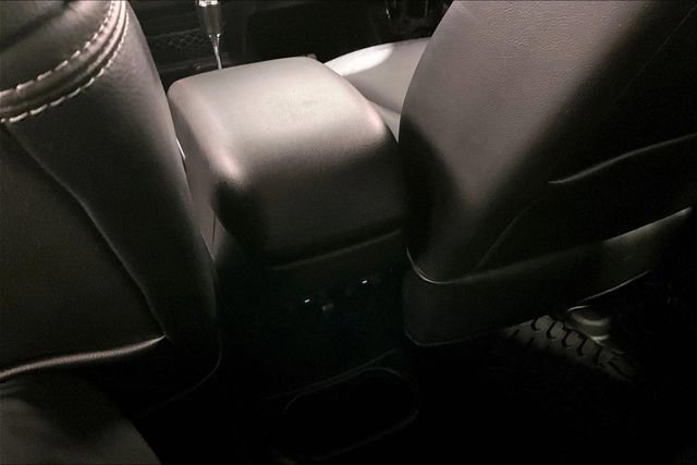 Used 2016 Jeep Wrangler Unlimited Rubicon w/ Connectivity Group image 10