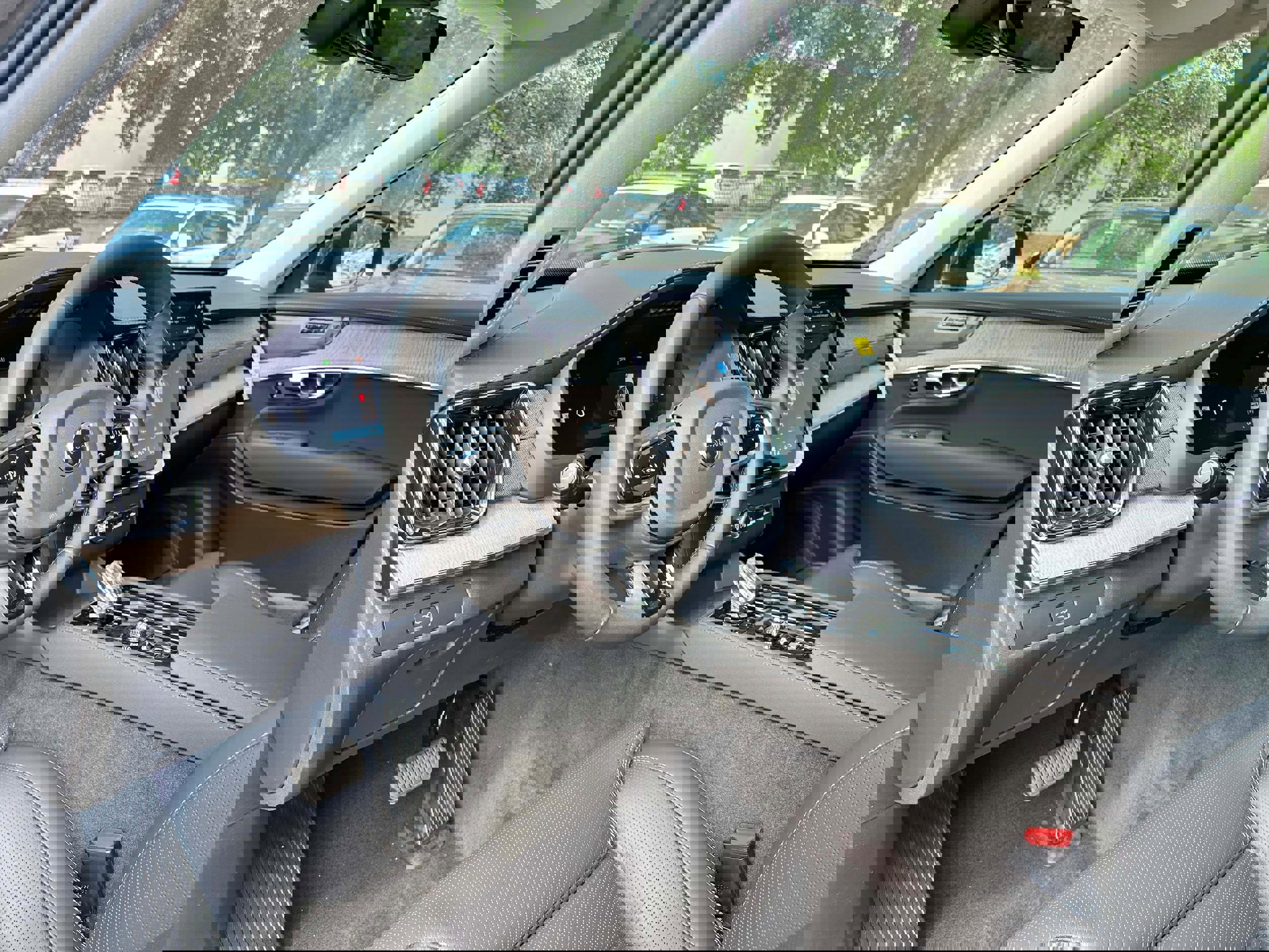 New 2026 Volvo XC90 B6 Ultra w/ Lounge Package image 12