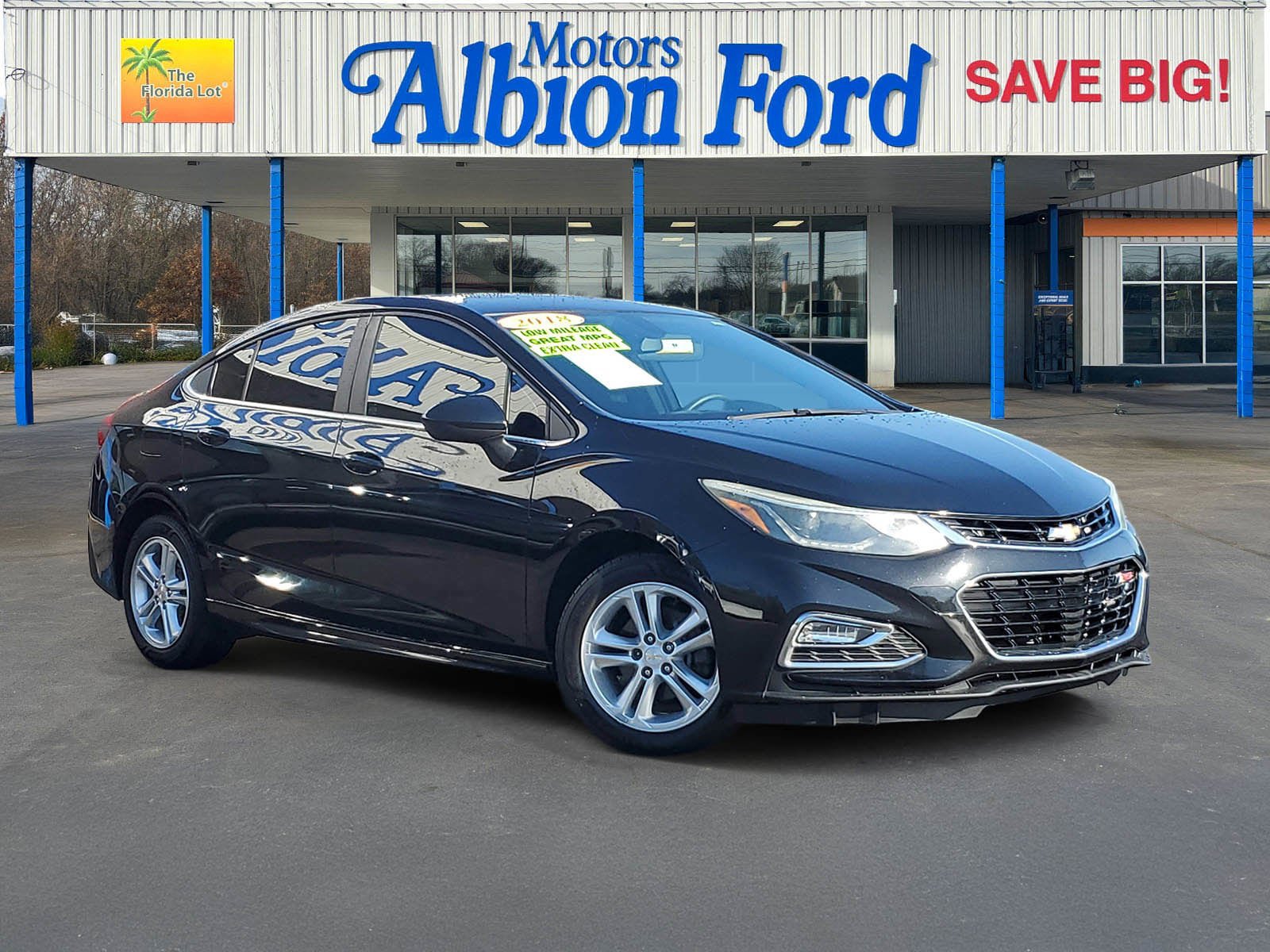 Used 2018 Chevrolet Cruze LT FWD image 1