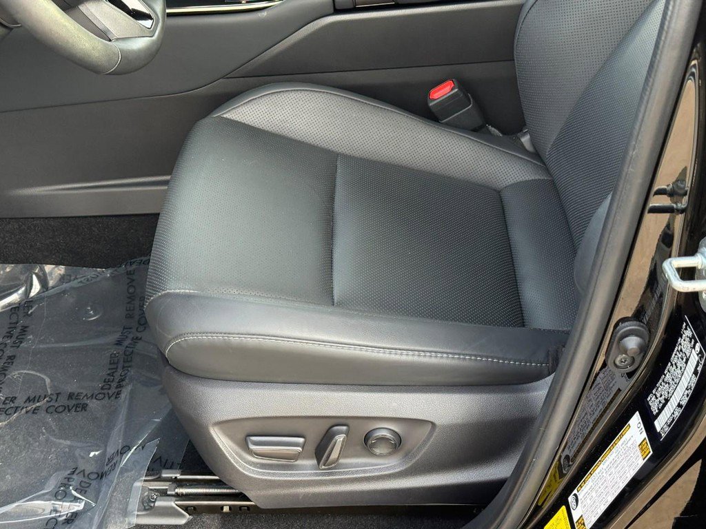 Certified 2025 Toyota Crown Signia w/ Advanced Technology Package image 20