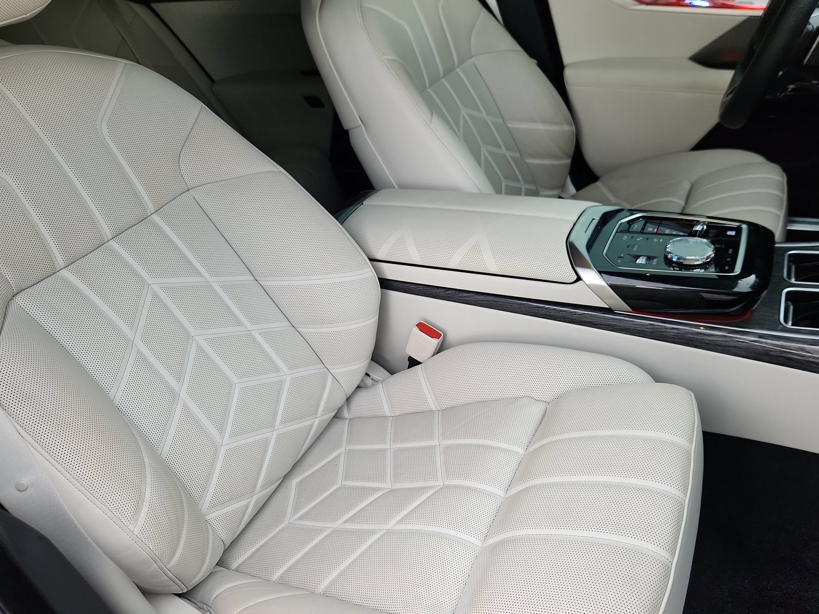 Used 2025 BMW 740i xDrive AWD/4WD image 14