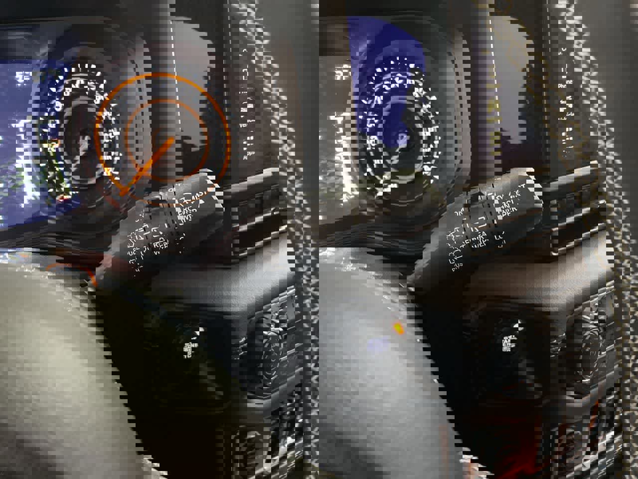 Used 2025 Jeep Wrangler Sahara image 22