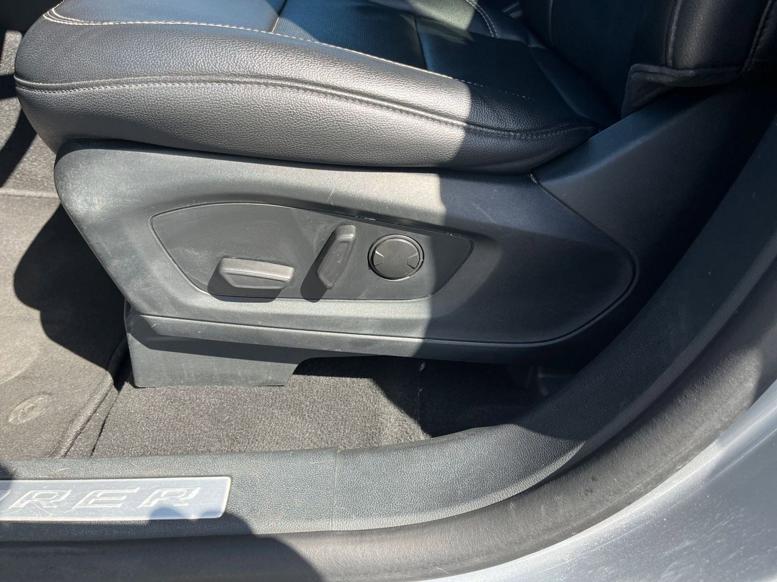 Used 2023 Ford Explorer Limited image 23