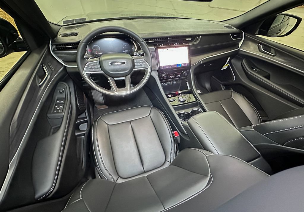 New 2025 Jeep Grand Cherokee Limited image 9
