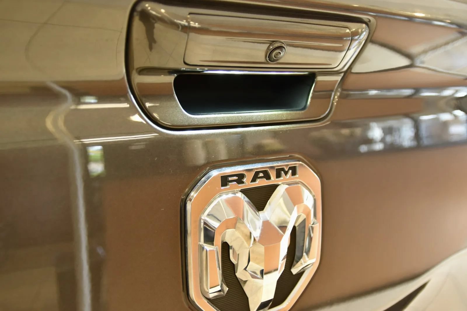 Used 2023 RAM 1500 Laramie AWD/4WD image 10