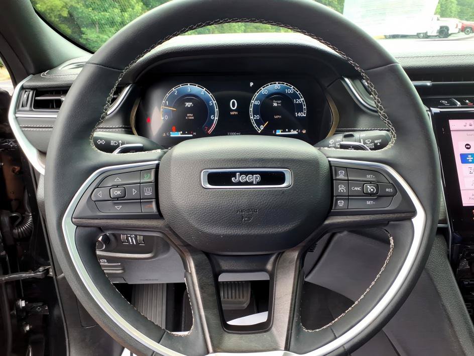 Used 2025 Jeep Grand Cherokee Limited AWD/4WD image 22