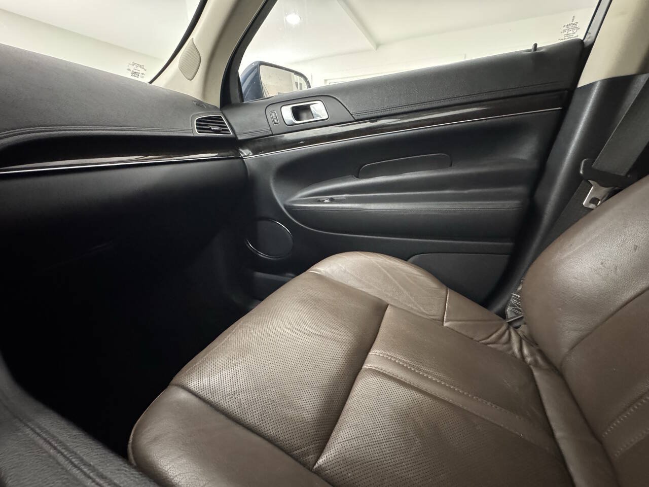 Used 2017 Lincoln MKT FWD image 29
