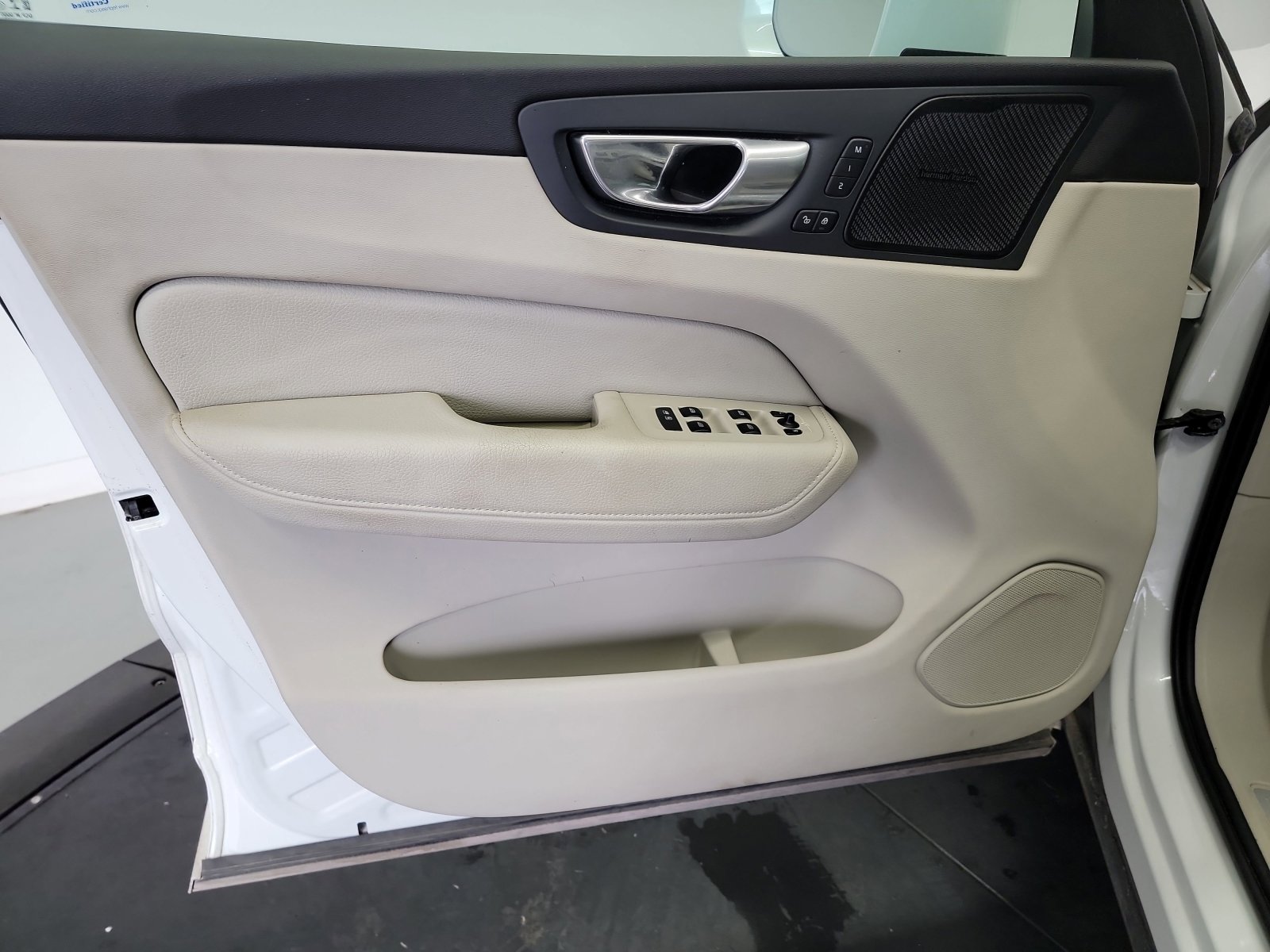 Used 2020 Volvo XC60 T6 Inscription image 9