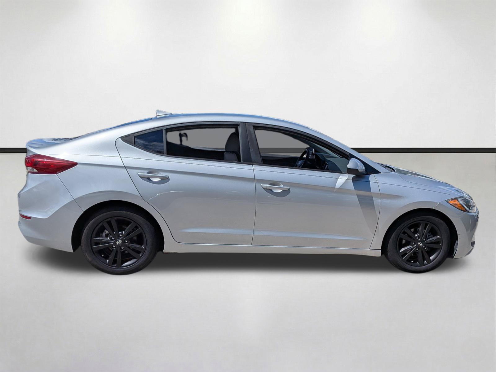 Used 2018 Hyundai Elantra SEL w/ Cargo Package FWD image 3