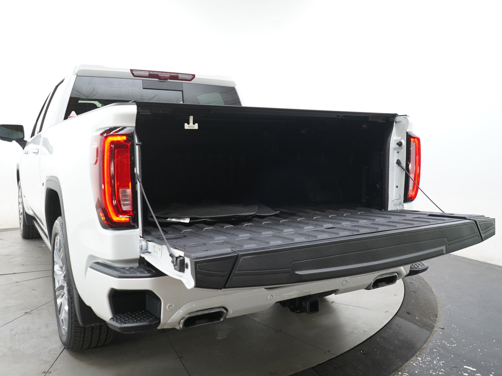 Used 2025 GMC Sierra 1500 Denali AWD/4WD image 18