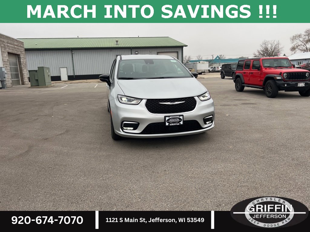New 2026 Chrysler Pacifica Select image 4