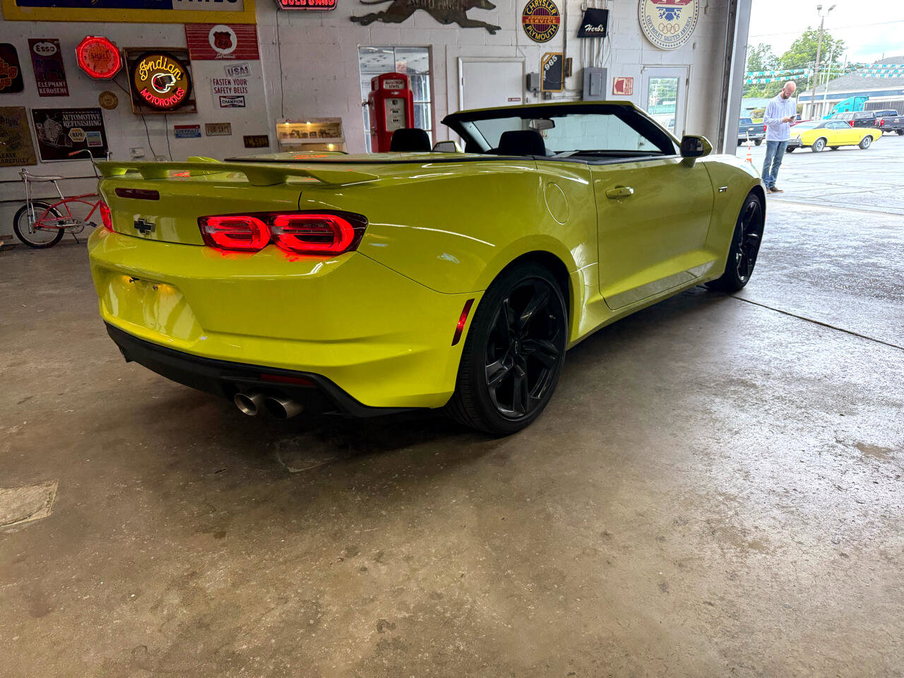 Used 2021 Chevrolet Camaro LT w/ Technology Package image 6