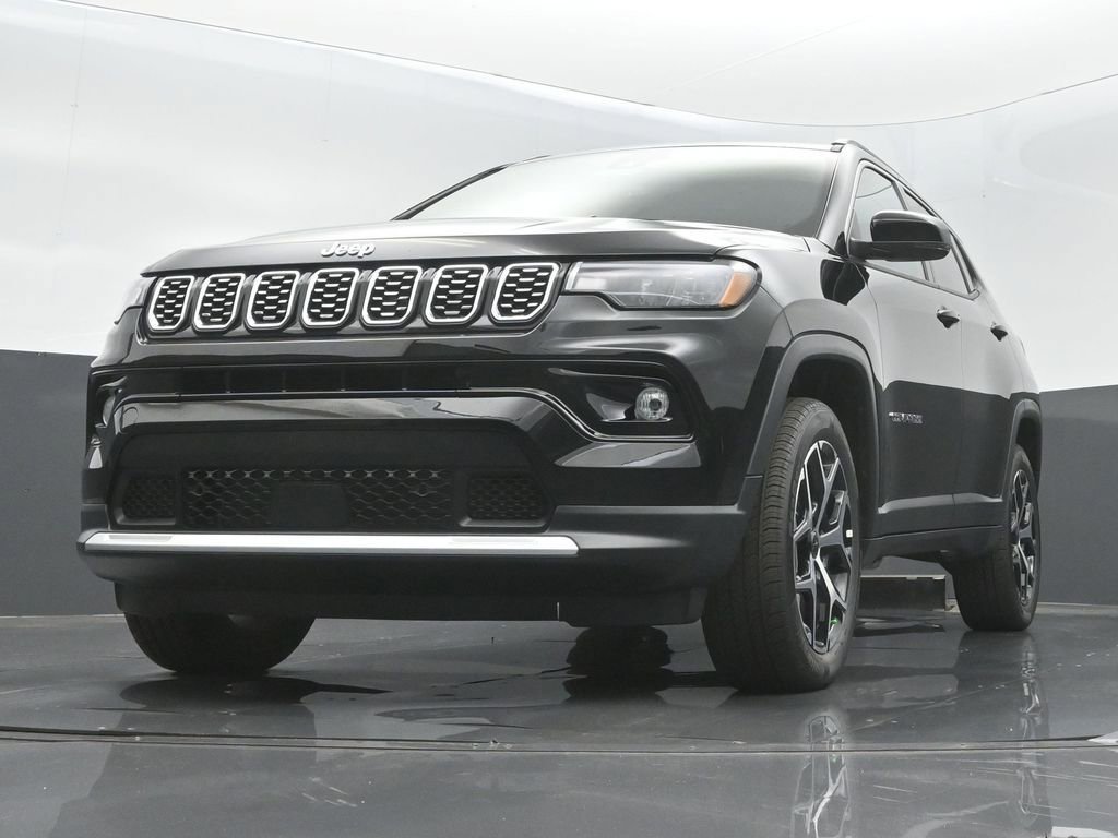 Used 2025 Jeep Compass Limited image 28
