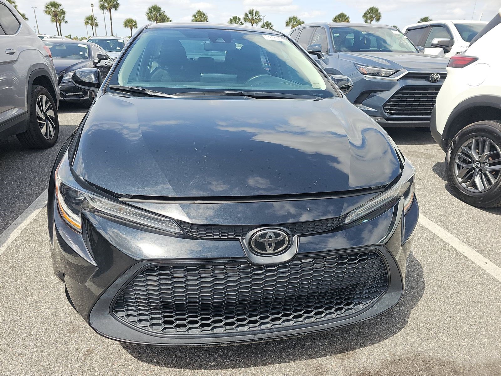 Used 2022 Toyota Corolla LE FWD image 2